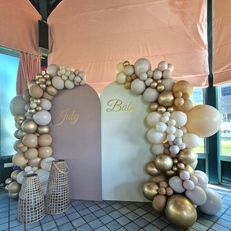 Ludic Partyrentals - Bruin en Beige arch backdrops 