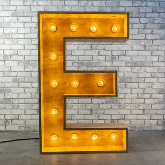 Ludic partyrentals - LichtLetters E hout huren