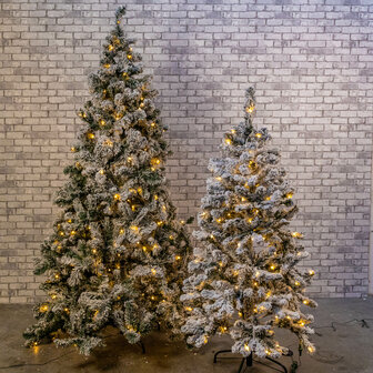 Ludic partyrentals - Kunstkerstboom Blitzen 150 en 210 met sneeuw en ingebouwde LED verlichting
