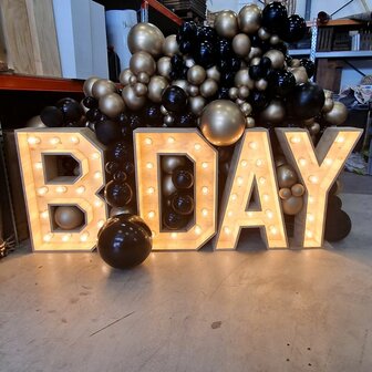 Ludic partyrentals - LichtLetters BDAY hout huren