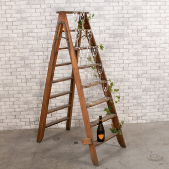 Ludic partyrentals - Ladder Vintage als champagne buffet