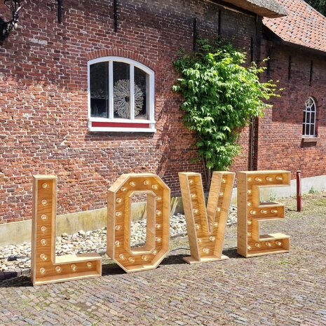 Ludic partyrentals - LichtLetters LOVE hout huren